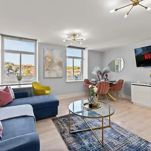 30 Percent Off! Stylish In Dewsbury -close To Leeds Leeds (West Yorkshire)
